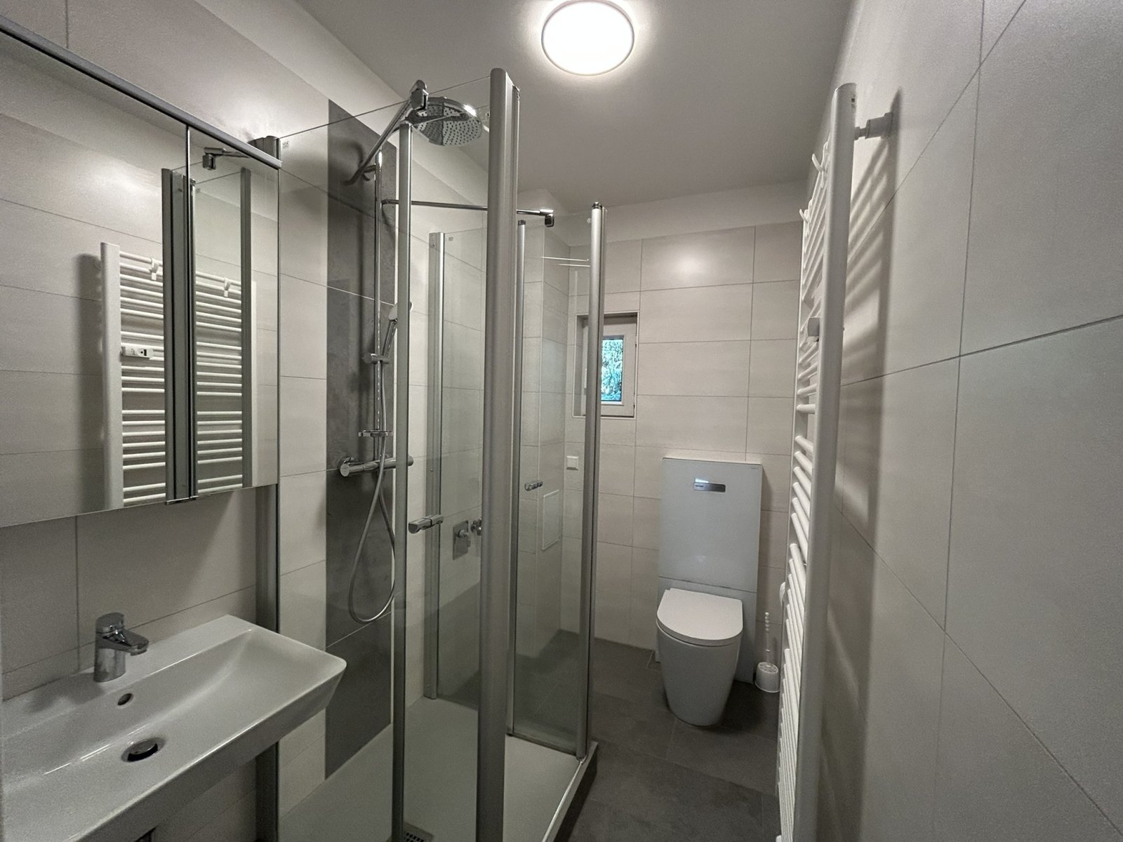 Schöne 2-Raumwhg. mit EBK und Balkon in Zwickau! Wallbox für E-Autos am Haus!
