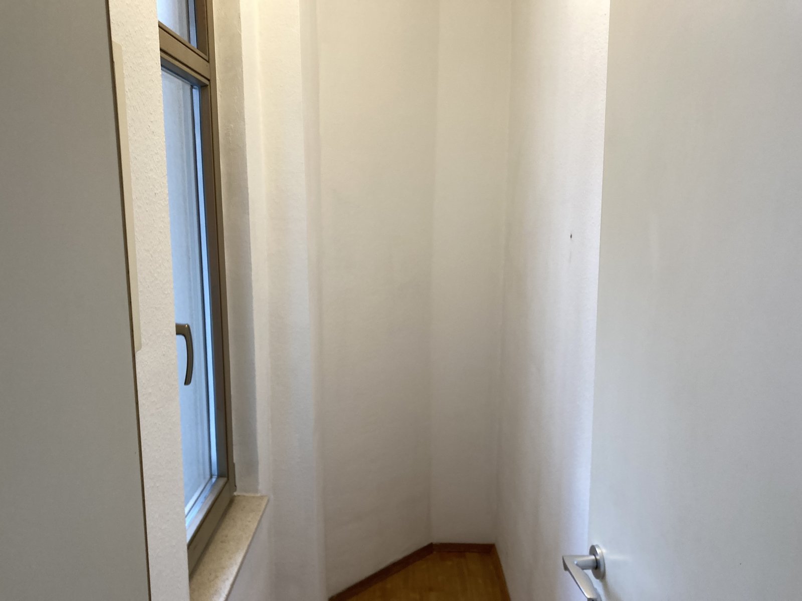 Ab 1.10.! Moderne 3-Raumwohnung! Zentrumsnah, Balkon, Parkett, Vorratsraum!