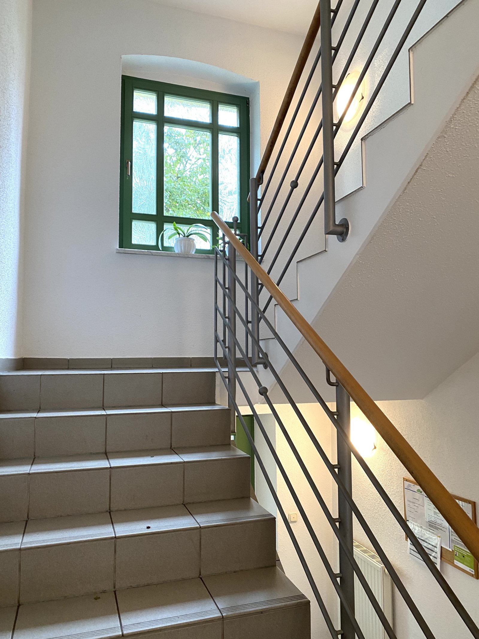 Schöne 2-Raumwohnung mit Balkon, Stpl. und Tageslichtbad! Nähe HBK!