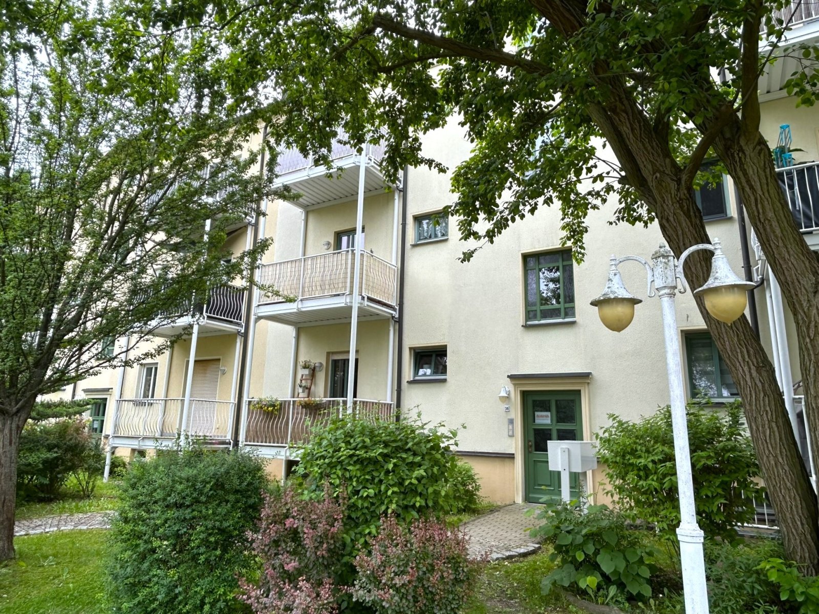 Schöne 2-Raumwohnung mit Balkon, Stpl. und Tageslichtbad! Nähe HBK!