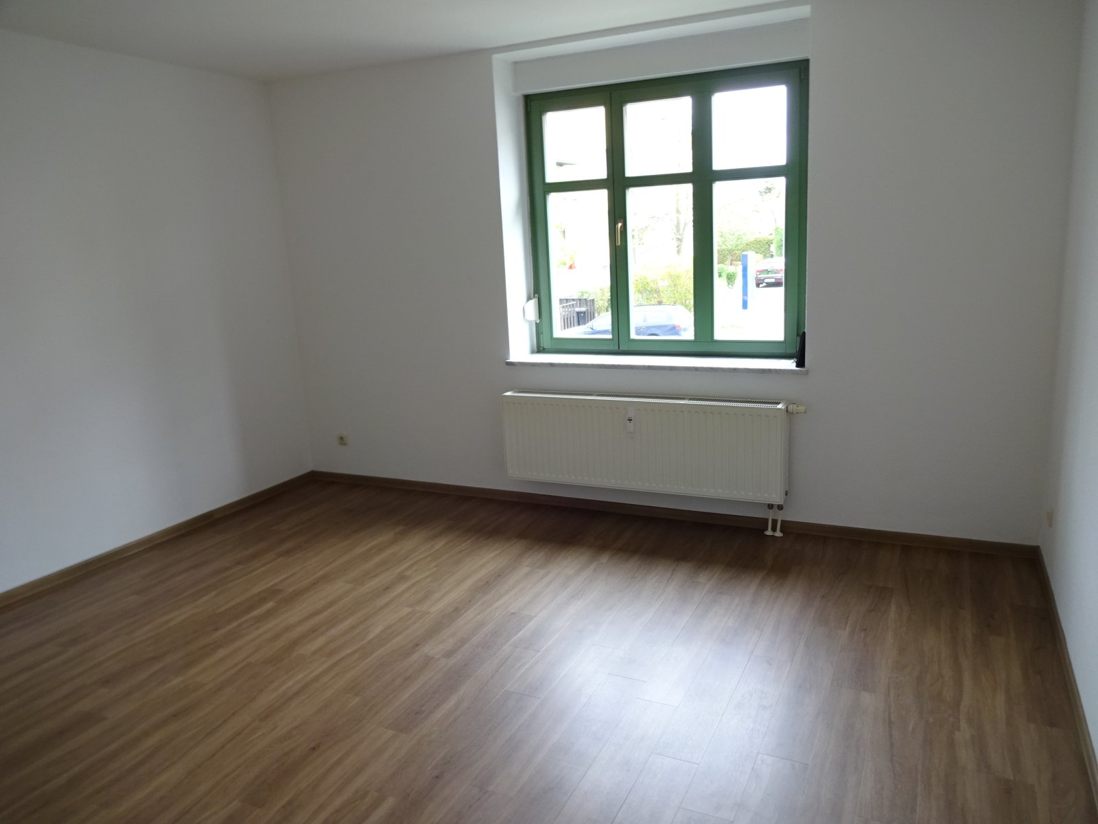 Schöne 2-Raumwohnung mit Balkon, Stpl. und Tageslichtbad! Nähe HBK!