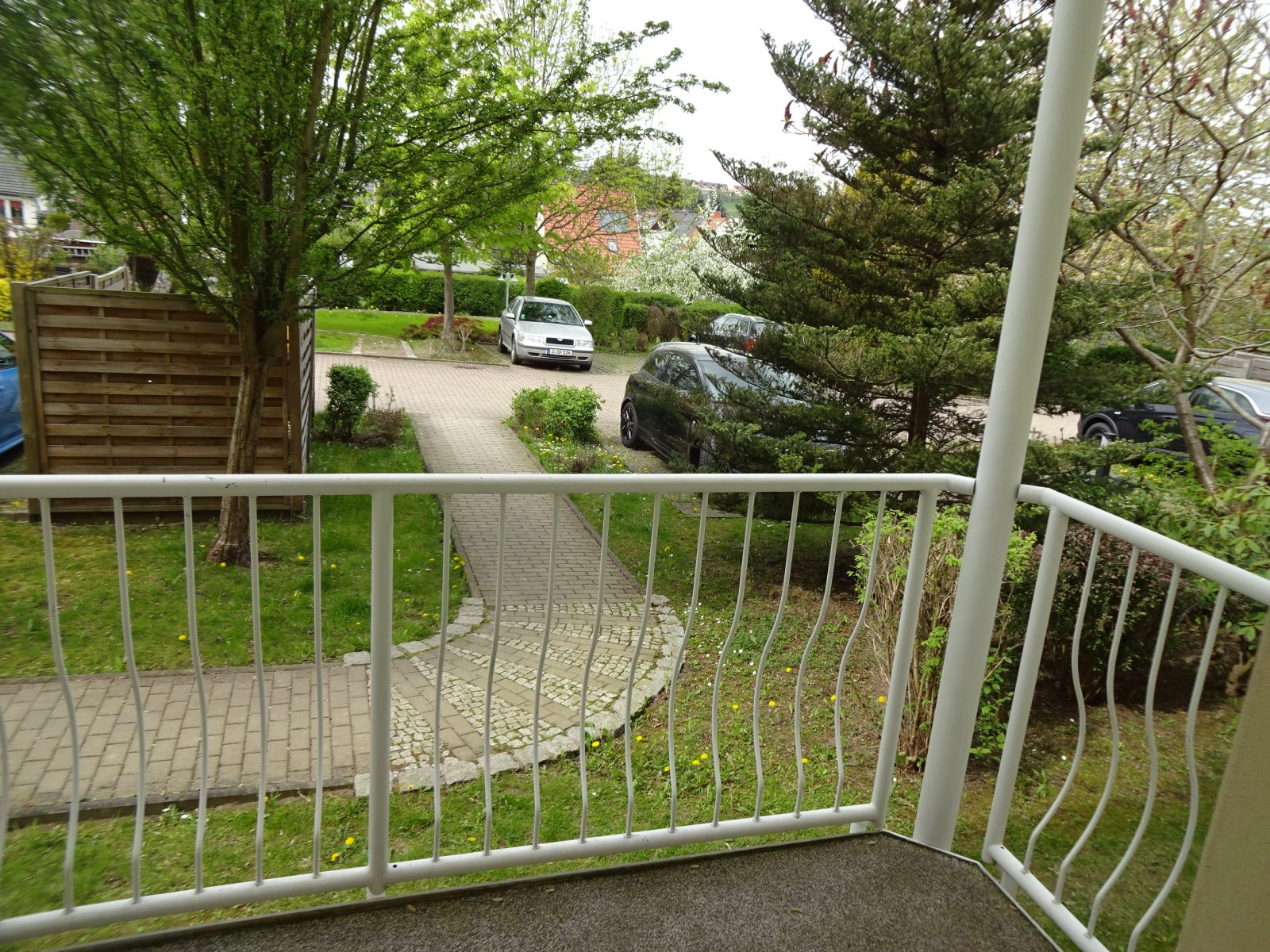 Schöne 2-Raumwohnung mit Balkon, Stpl. und Tageslichtbad! Nähe HBK!