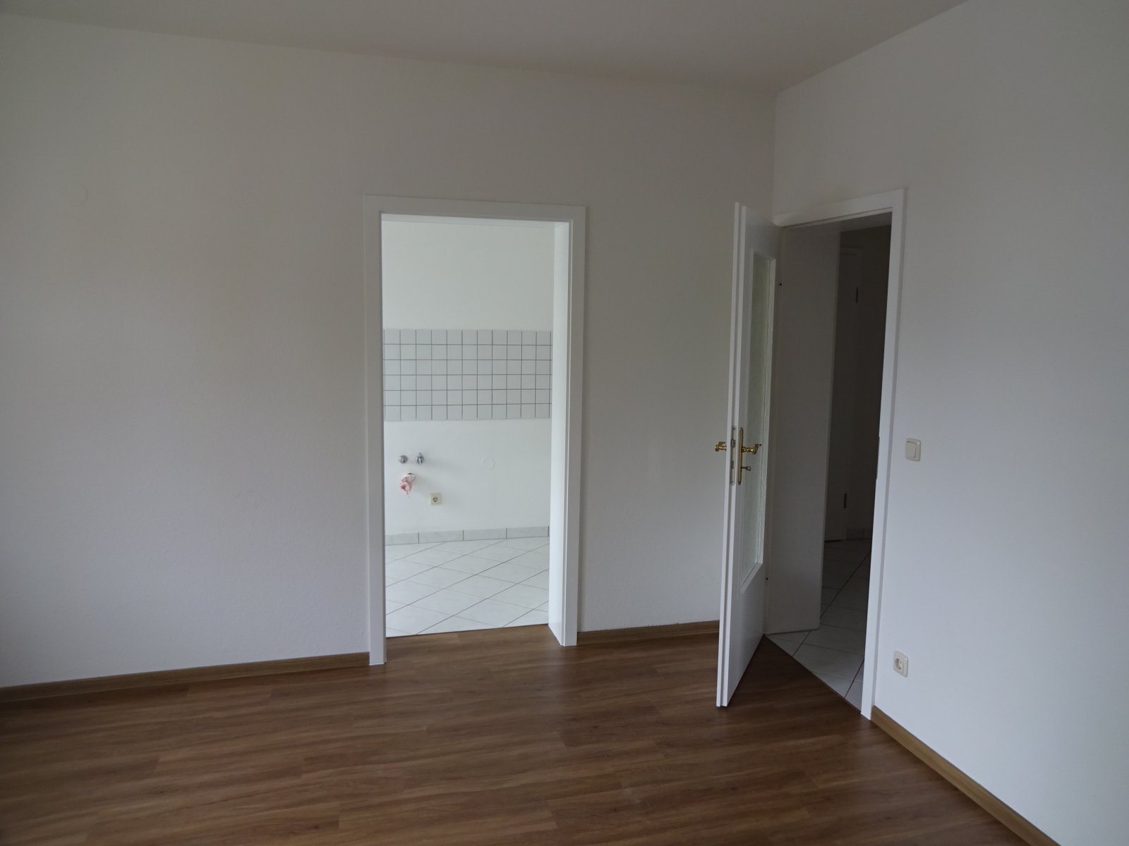 Schöne 2-Raumwohnung mit Balkon, Stpl. und Tageslichtbad! Nähe HBK!