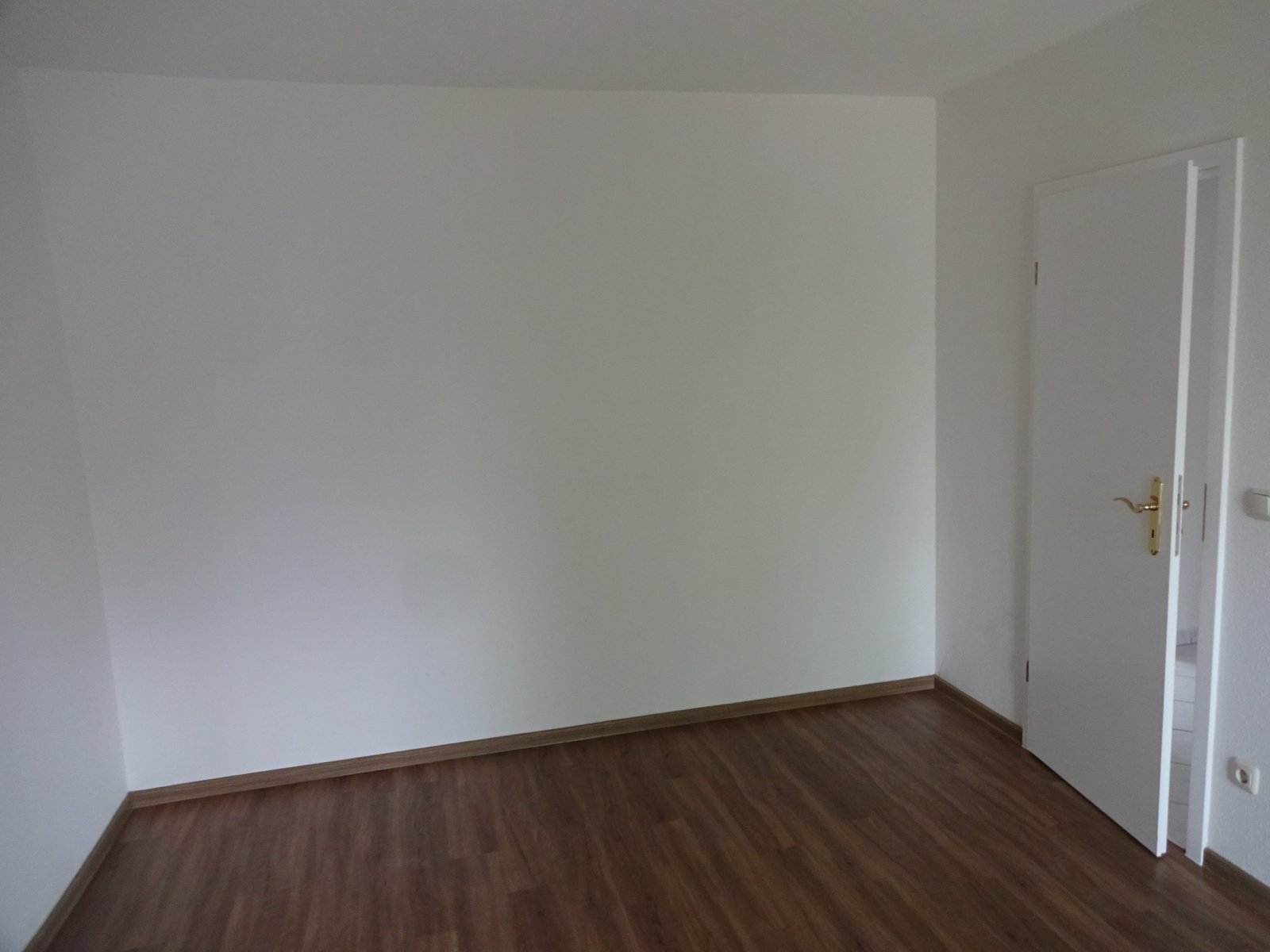 Schöne 2-Raumwohnung mit Balkon, Stpl. und Tageslichtbad! Nähe HBK!