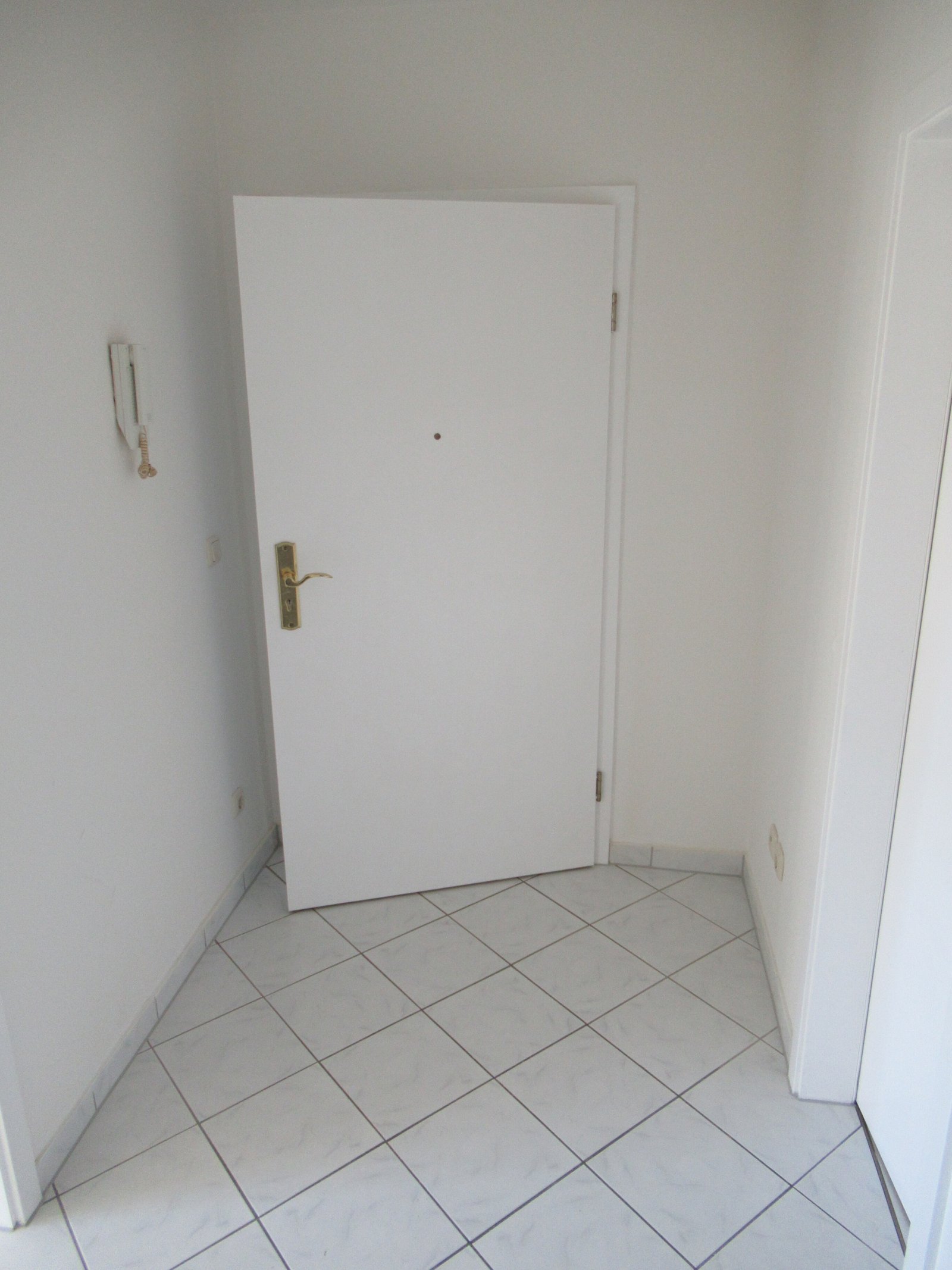 Schöne 2-Raumwohnung mit Balkon, Stpl. und Tageslichtbad! Nähe HBK!