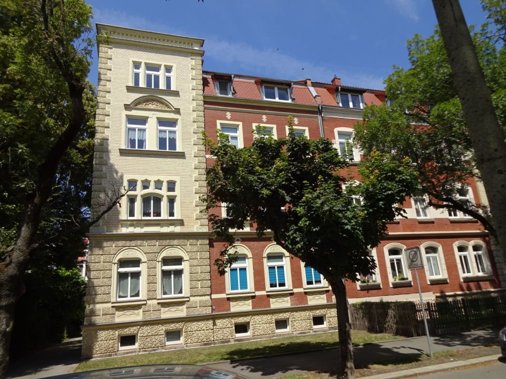 Großes Dachgeschoss-Apartment in Pölbitz mit Einbauküche und Stellplatz!