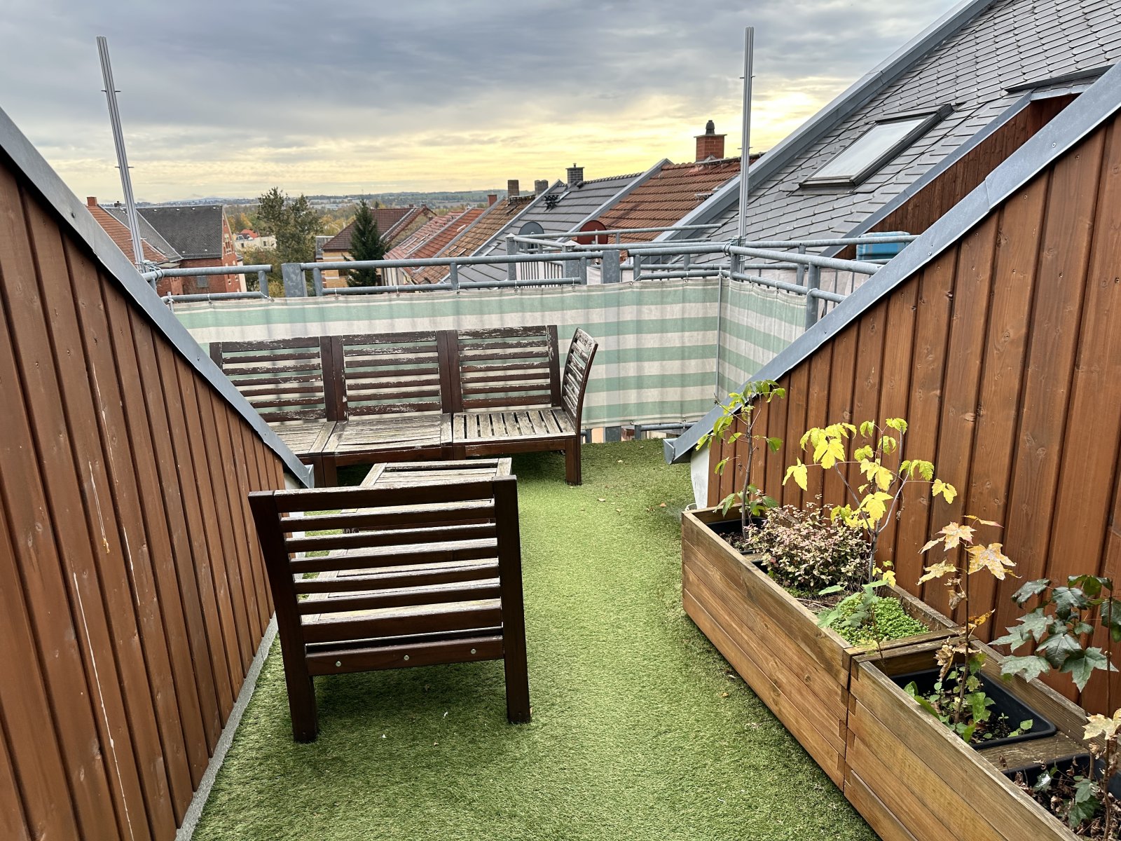 Großzügige 4-Raum-Whg. mit Balkon, Dachterrasse, Whirlpool-Wanne und Tageslichtbad! Vermietet!