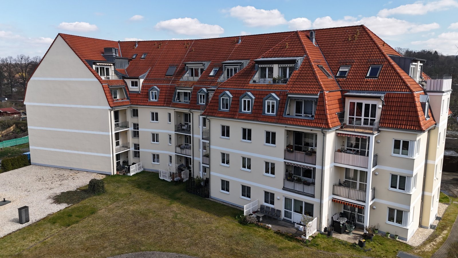 Vermietete 2-R.-DG-Whg., Loggia + TG-Stpl. + Aufzug! Laminat bzw. Fliesen, Nähe Zwickauer Mulde!