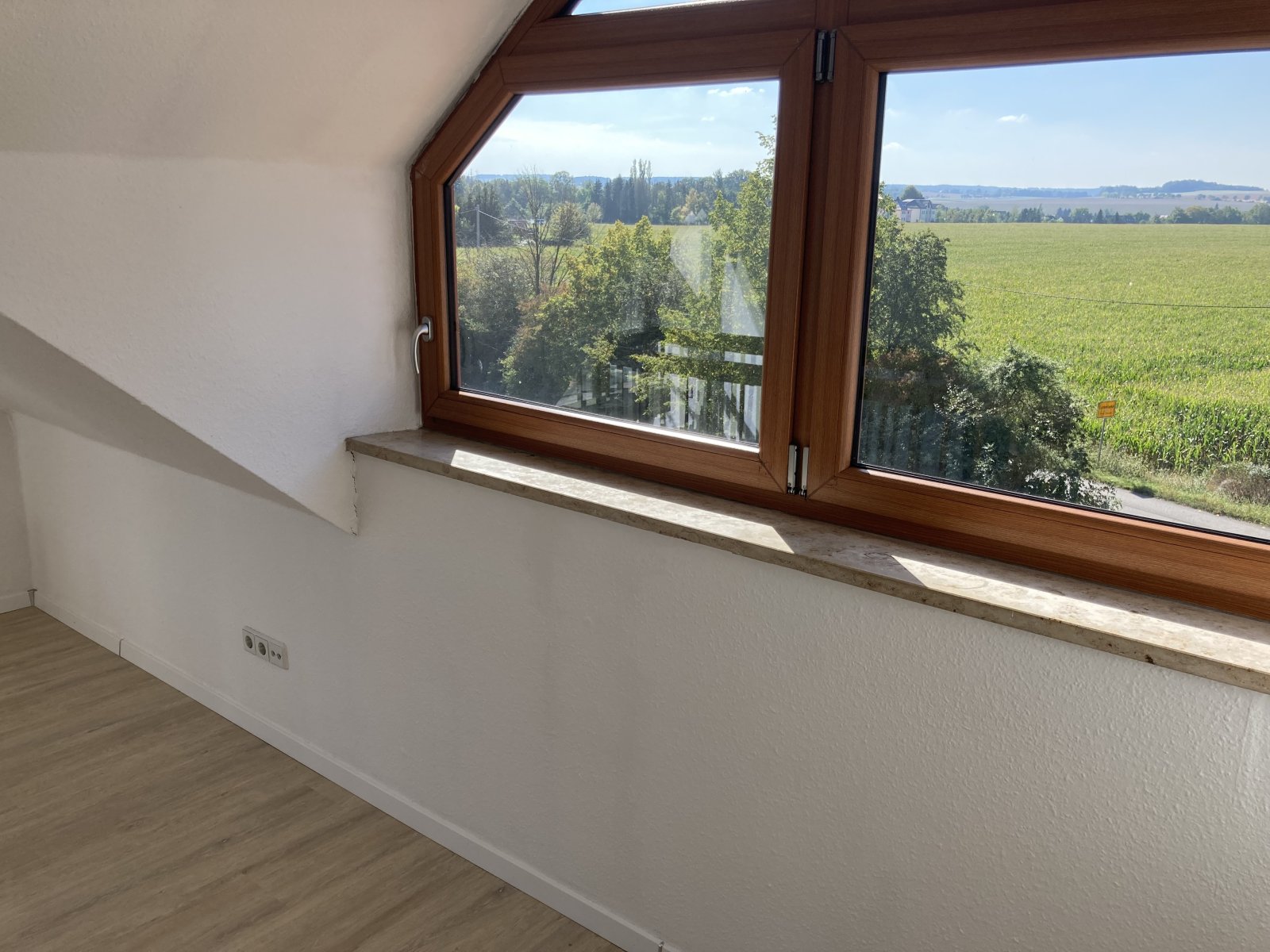 Ab 1.11.! Wohnen im Grünen - 2-Zimmer-Maisonette mit Loggia und Garage!