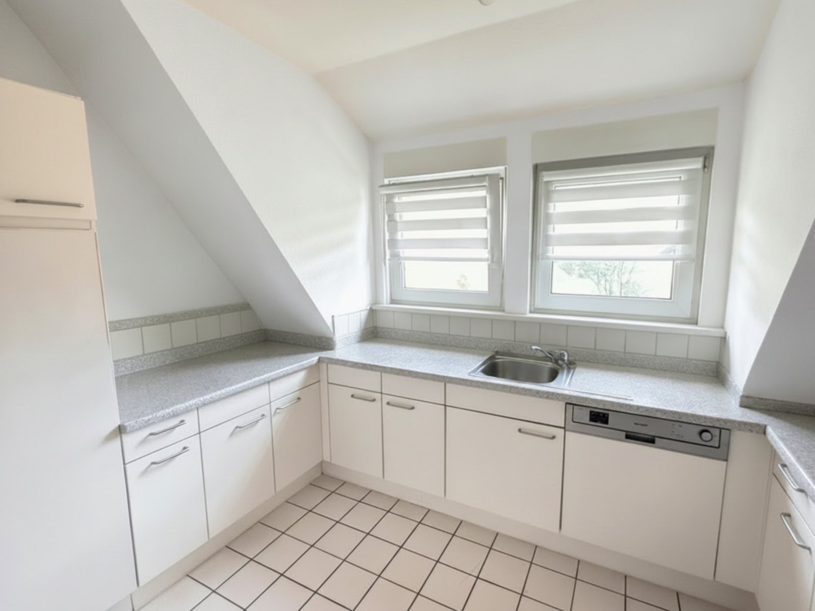 Attraktive Kapitalanlage vor den Toren Berlins - Vermietete Maisonettewohnung mit Stellplatz in ruhiger Wohnlage von Bergfelde