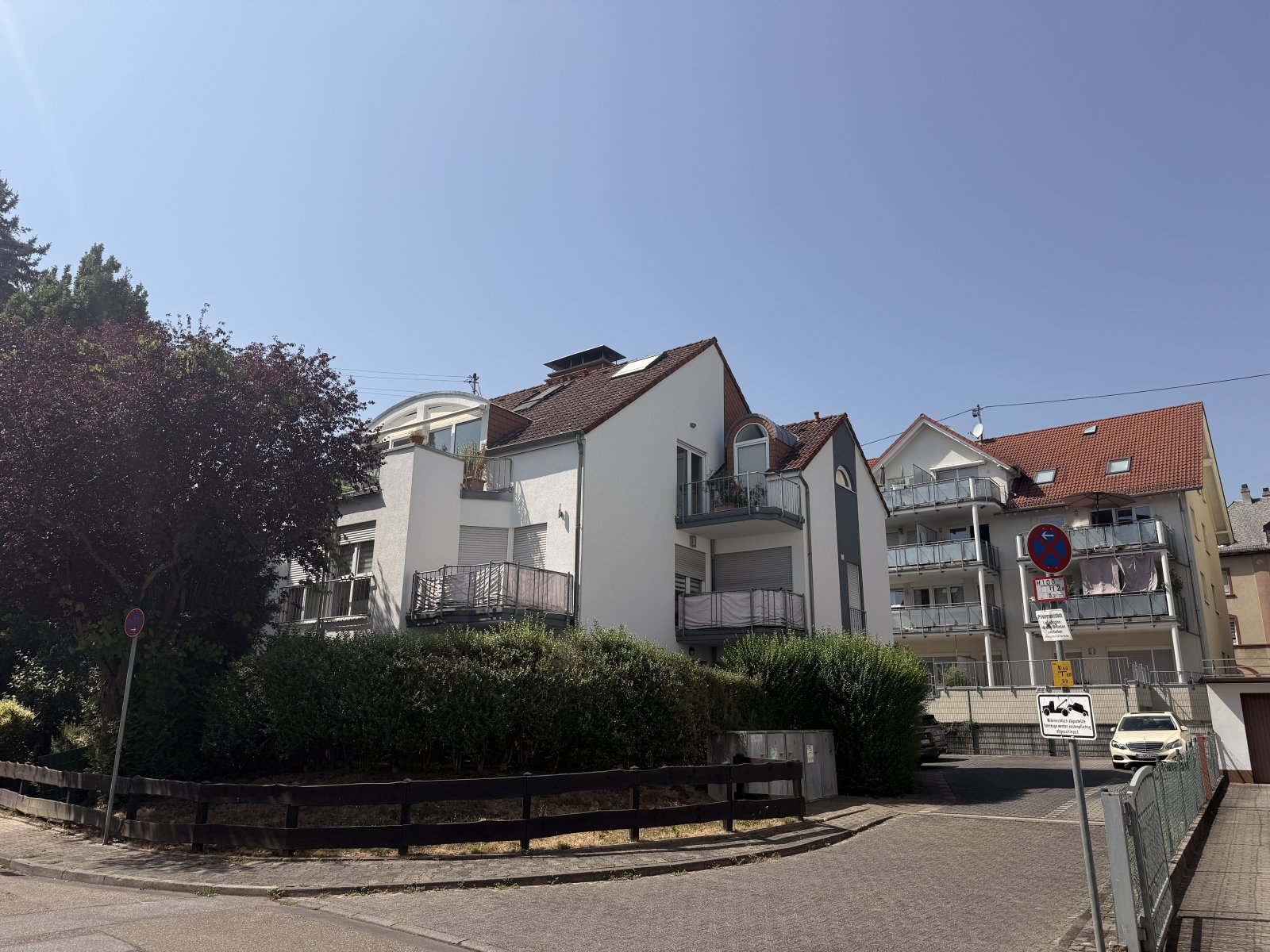 Attraktive Kapitalanlage in Frankfurt: Großzügige 3-Zimmer-Wohnung mit zwei Balkonen & Stellplatz