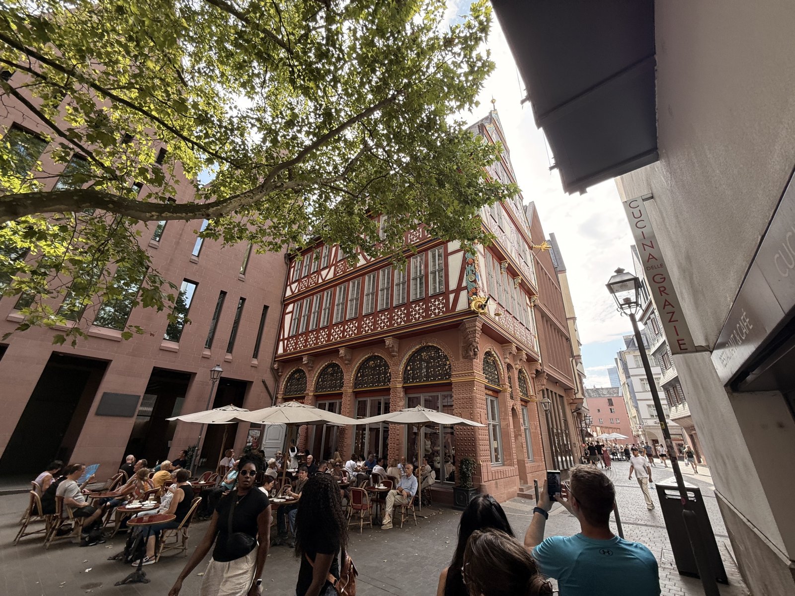 Attraktive Kapitalanlage in Frankfurt: Großzügige 3-Zimmer-Wohnung mit zwei Balkonen & Stellplatz