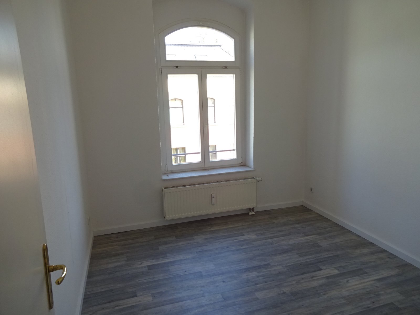 Großzügige 4-Zimmer-Maisonettewhg. mit Balkon und Gäste-WC!