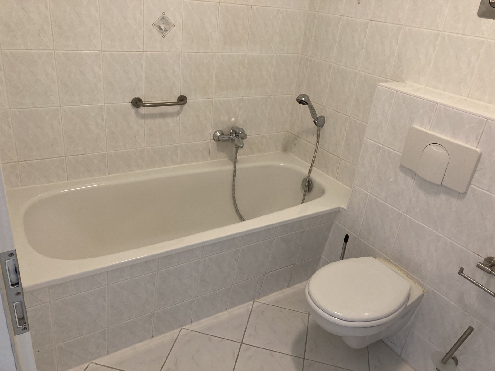 Ab 1.11.! Gemütliche 2-Zimmerwohnung mit zwei Dachterrassen in Marienthal!
