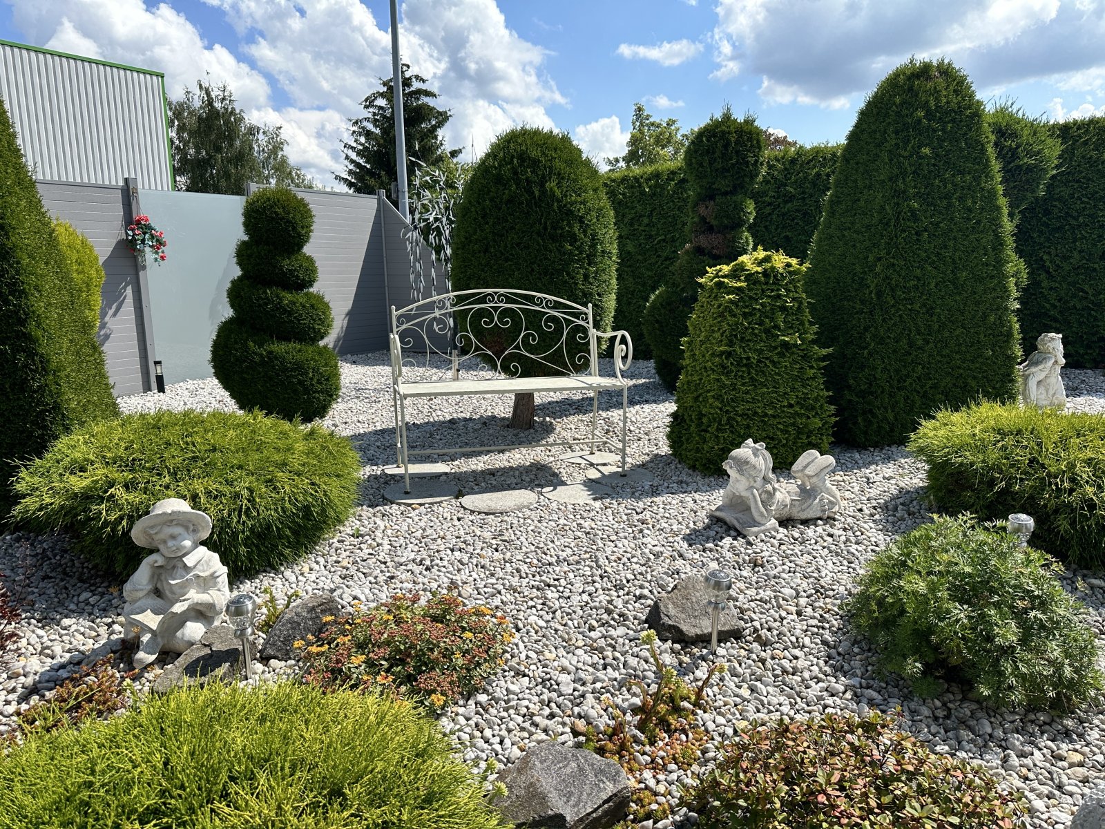 Exklusives EFH im Bungalowstil, mit Pool, Wärmepumpen, Doppelgarage, Carport + stilvollem Grundstück
