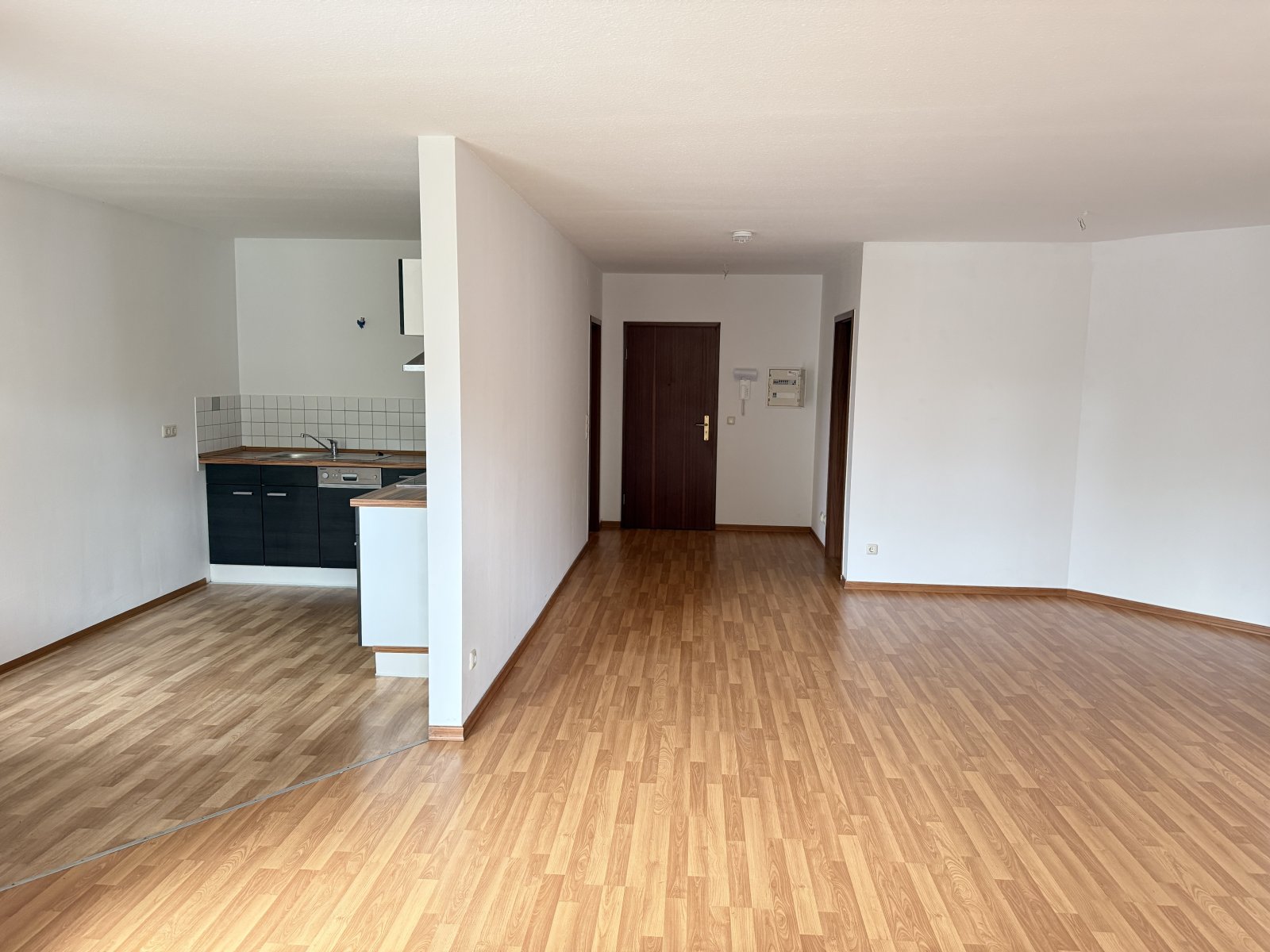 2-Raumwohnung mit Balkon, Fahrstuhl und TG-Stellplatz! Zur Selbstnutzung geeignet.