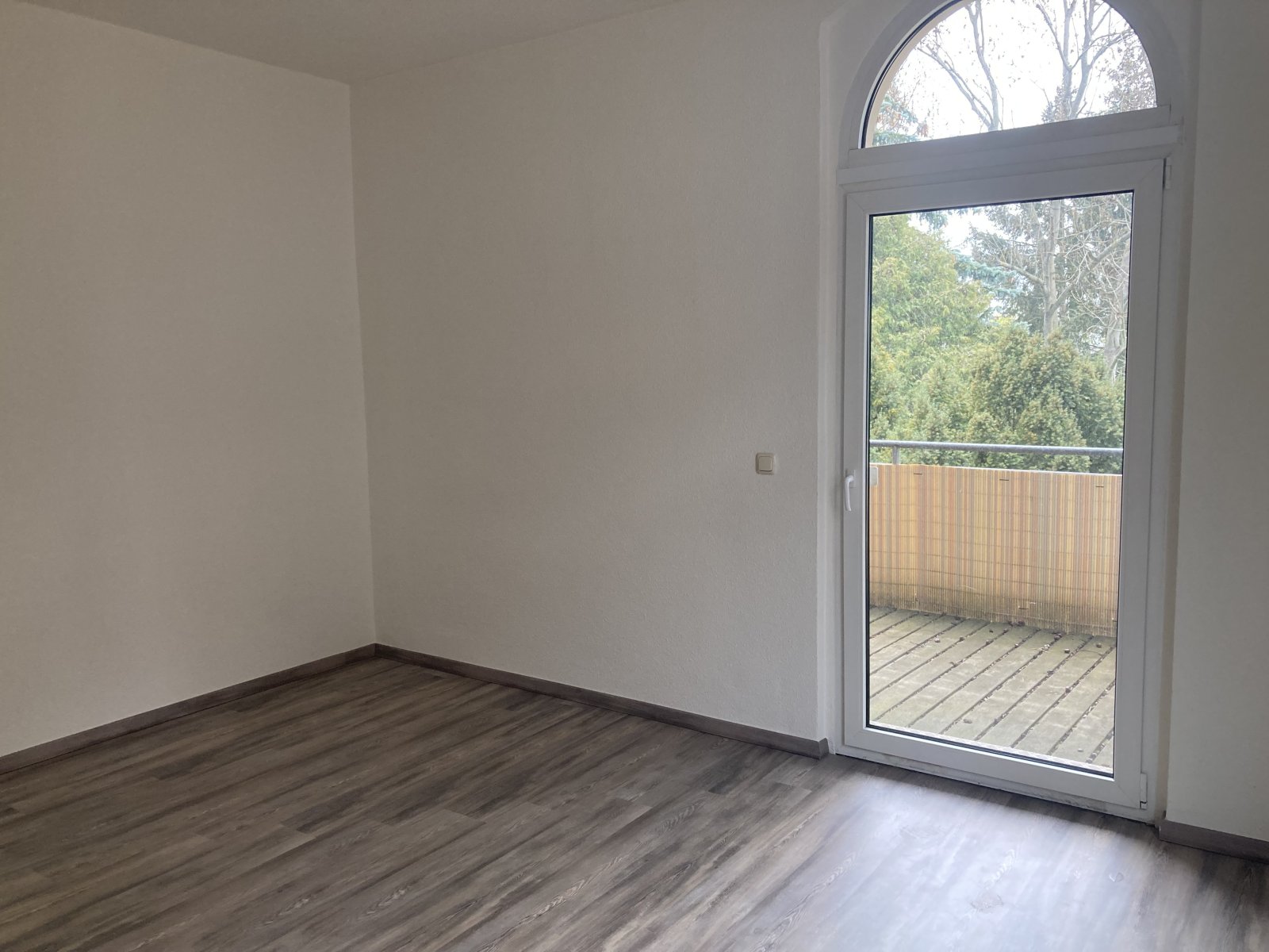 Ab 1.12.! Helle 2-Raumwohnung mit Balkon und Stellplatz in Zwickau!