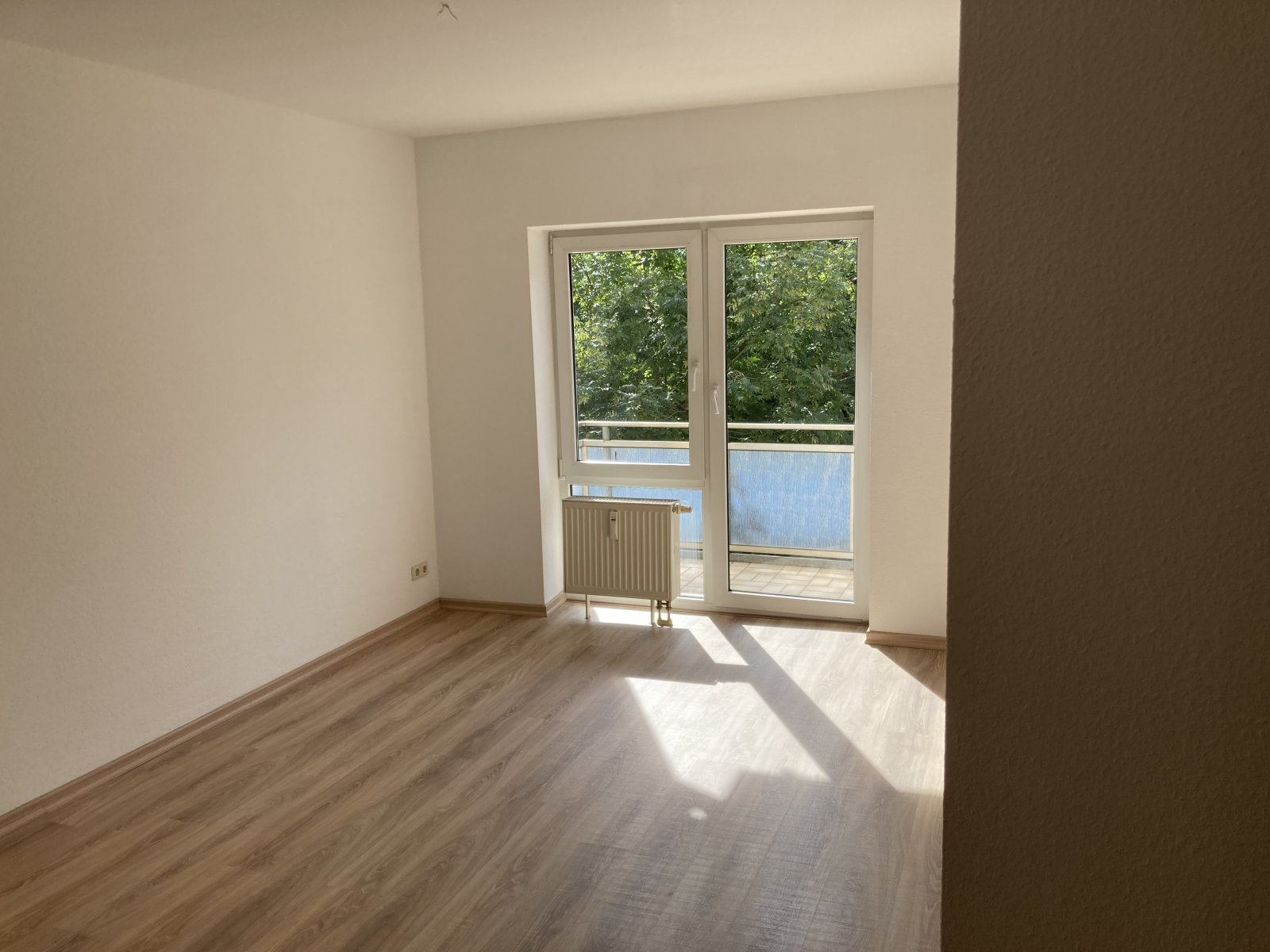 Schöne 2-Raumwhg. in idealer Lage zum Schlobigpark, Parkplätze vor dem Haus!