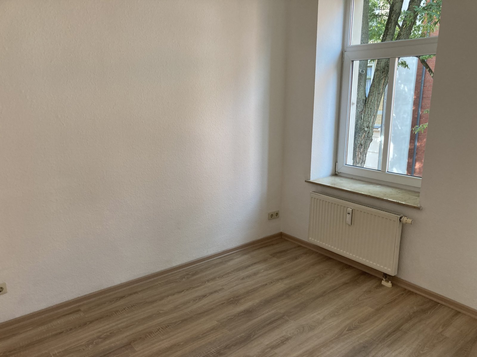 Schöne 2-Raumwhg. in idealer Lage zum Schlobigpark, Parkplätze vor dem Haus!