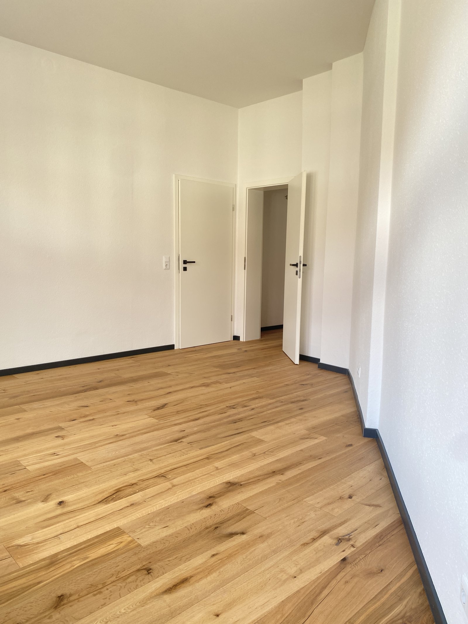 Moderne 3-Zimmer-Wohnung mit Balkon u. EBK in Zwickau-Pölbitz!