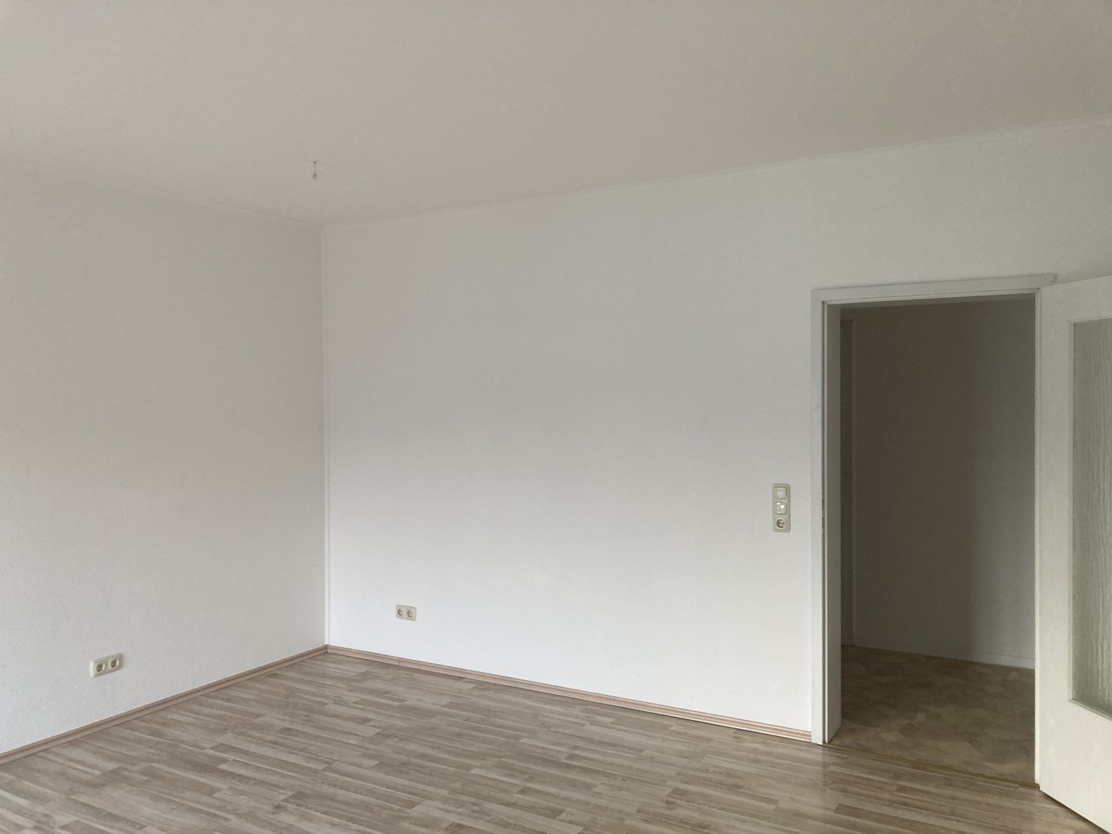 Fraureuth: *Schöne 3-Raumwohnung mit Balkon und Carport-Stellplatz optional!*