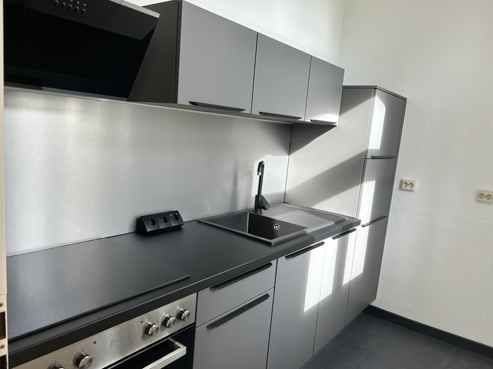 Zentrumsnahe 2-Raumwohnung mit Balkon u. EBK in Zwickau!