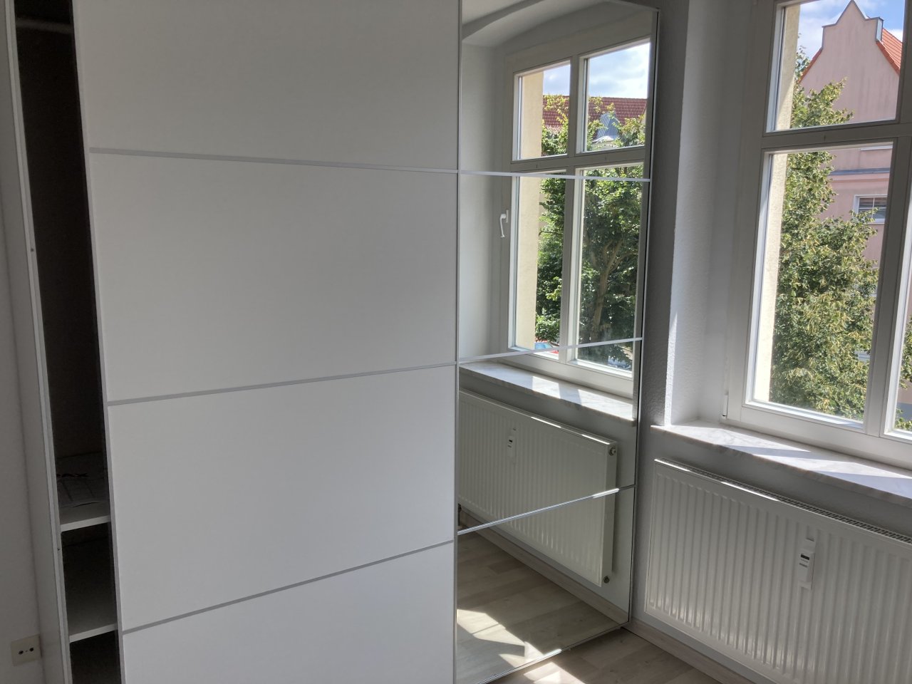 Schlafzimmer mit Schrank Schlafzimmer mit Schrank