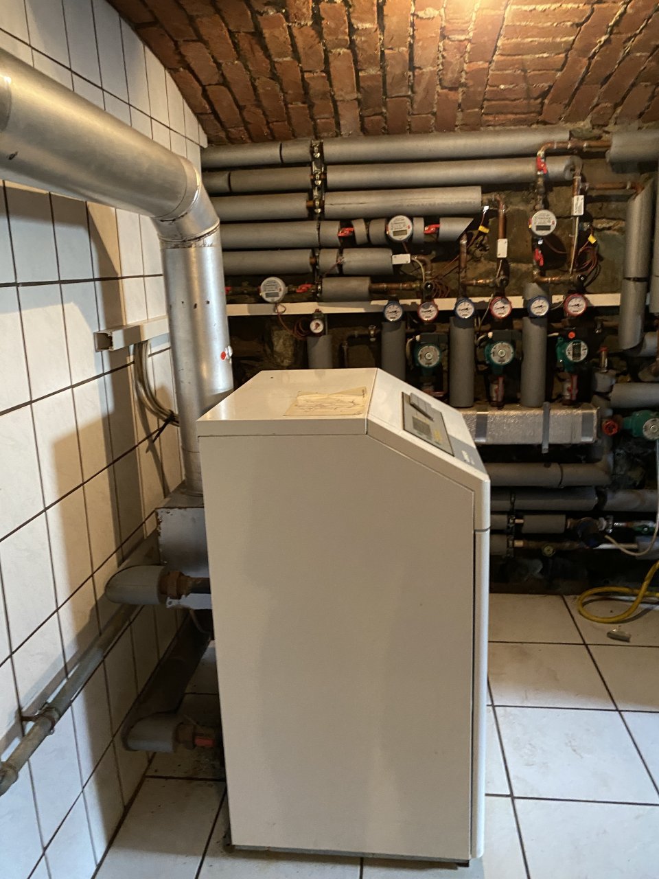 Keller mit Heizungsanlage Keller mit Heizungsanlage