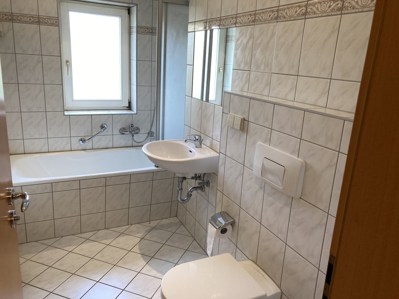 Tageslichtbad mit Wanne Tageslichtbad mit Wanne
