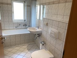 Tageslichtbad mit Wanne Tageslichtbad mit Wanne
