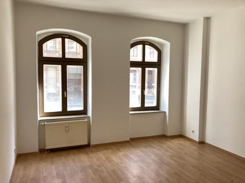 Wohnzimmer, Laminat, zwei Fenster