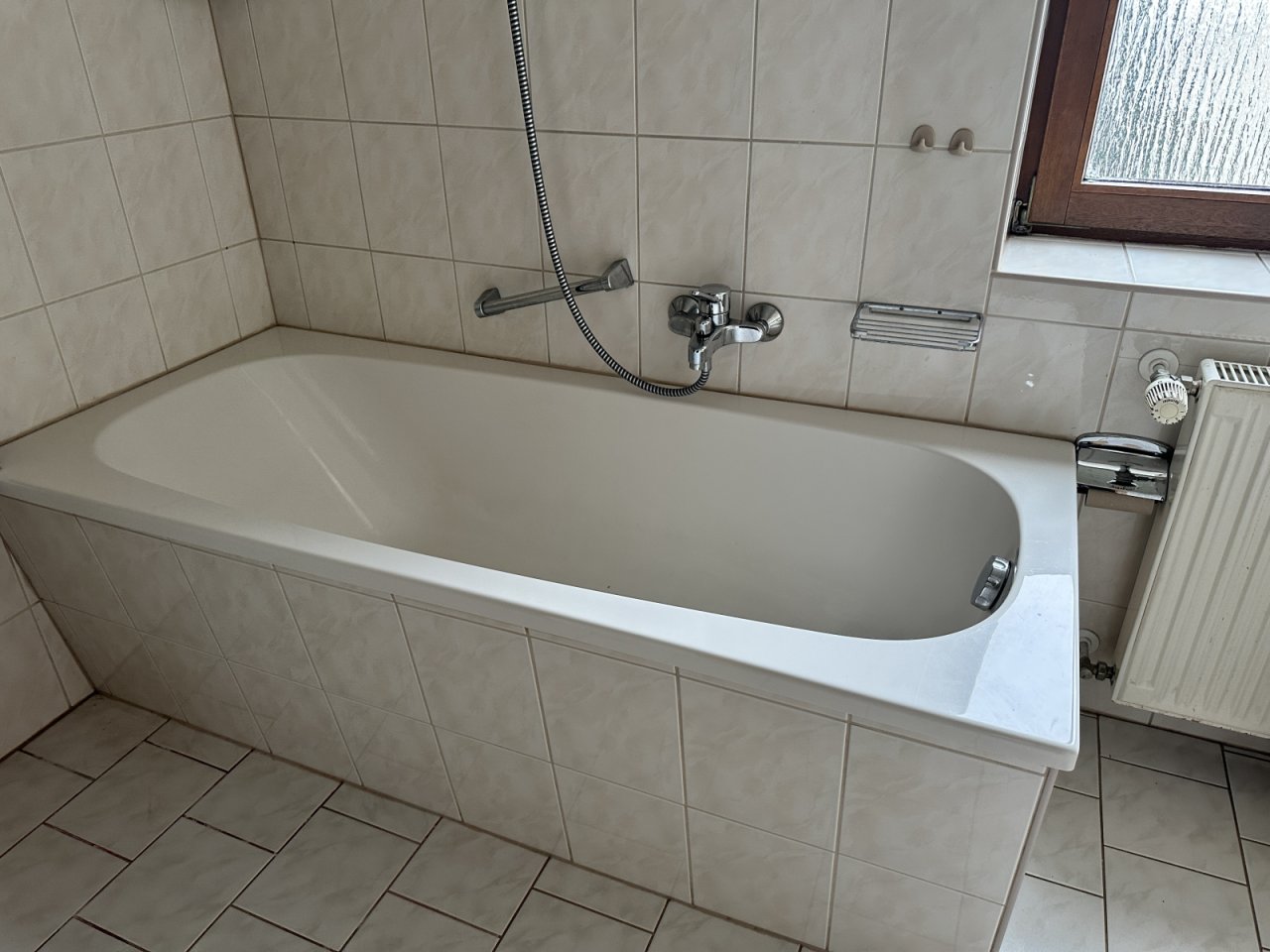 Tageslichtbad mit Wanne OG Tageslichtbad mit Wanne OG