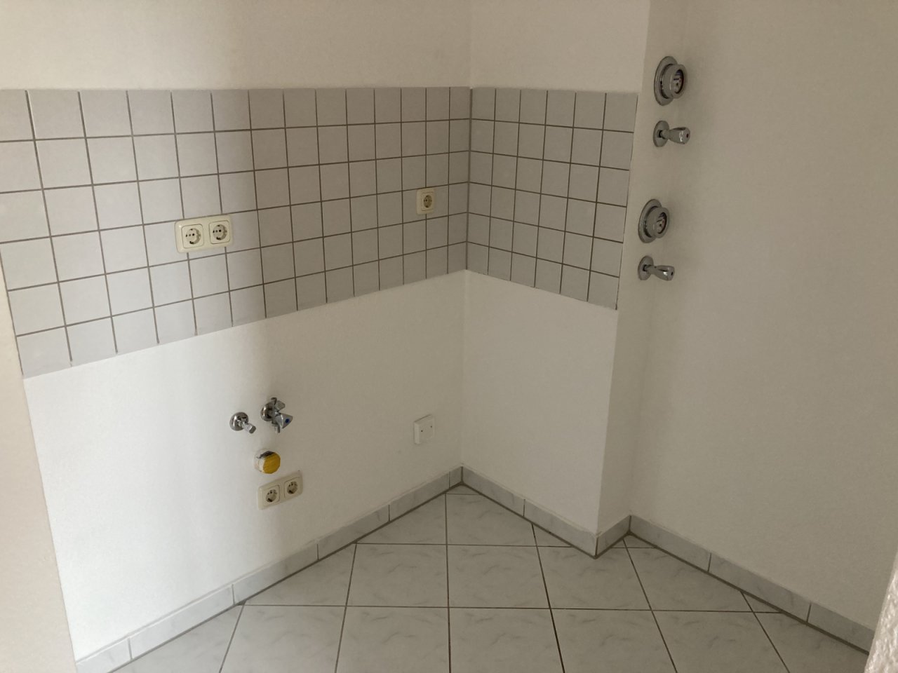Küchenecke mit EBK Küchenecke mit EBK