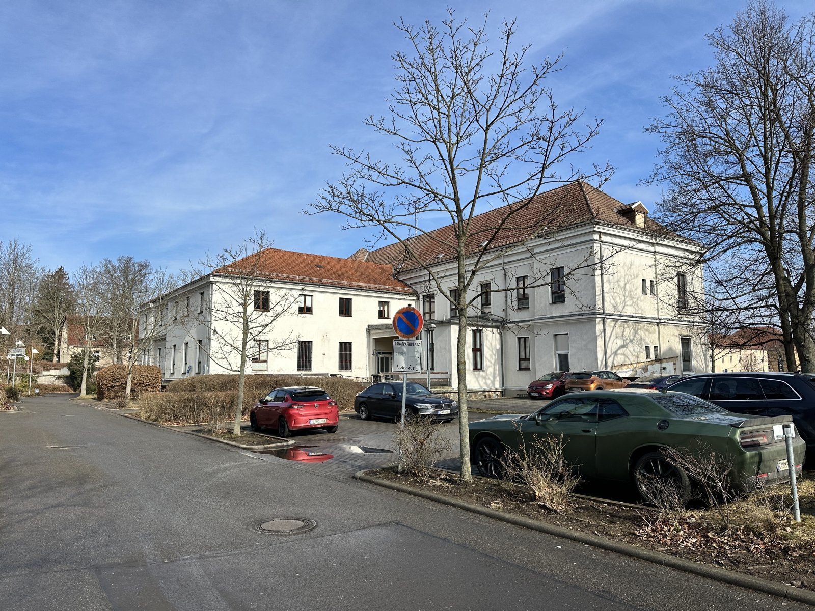 Ansicht mit Zufahrt Ansicht mit Zufahrt