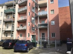 Rückseite mit Balkonanlage Rückseite mit Balkonanlage