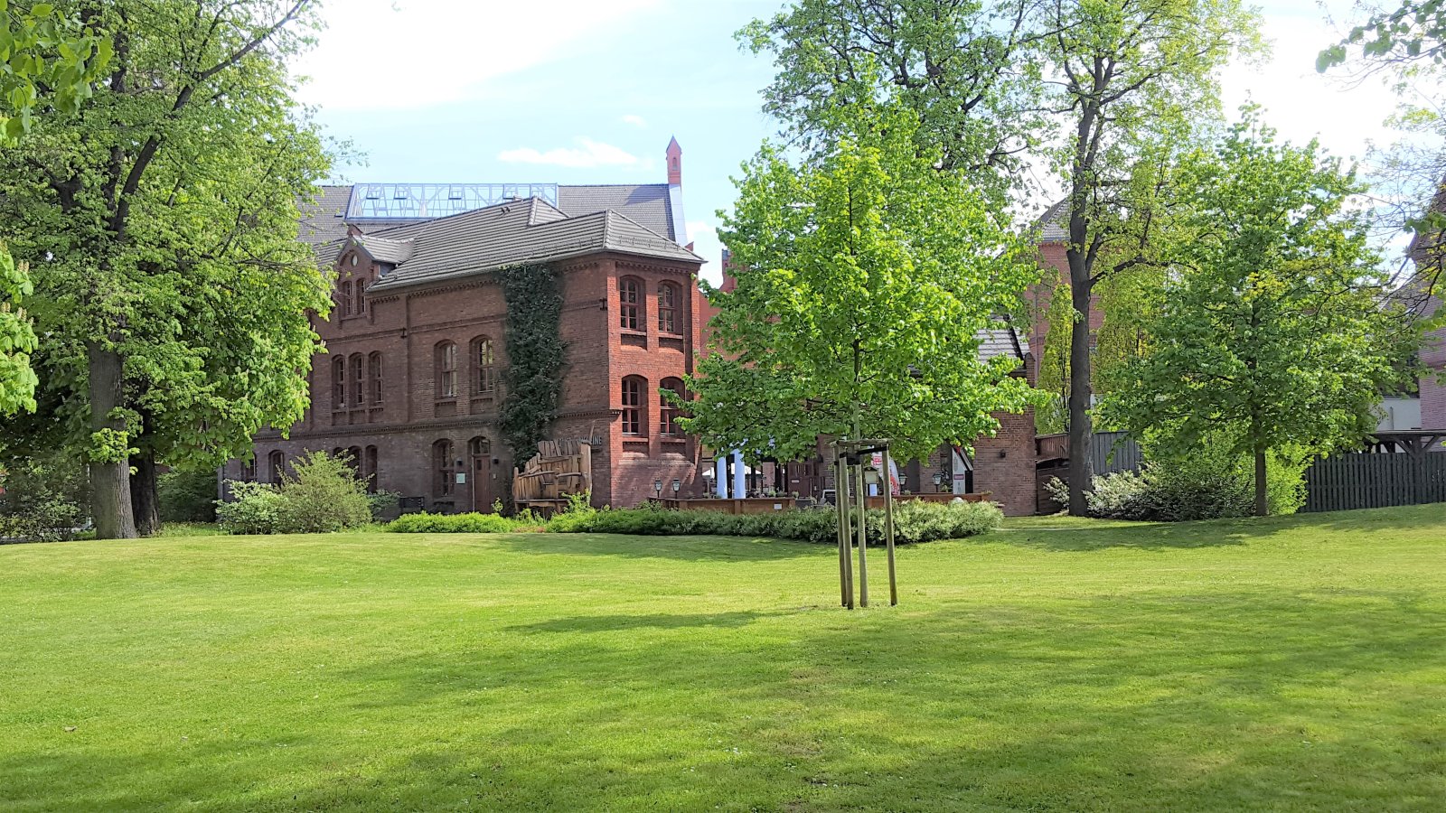 Schlobigparkt mit Johannisbad
