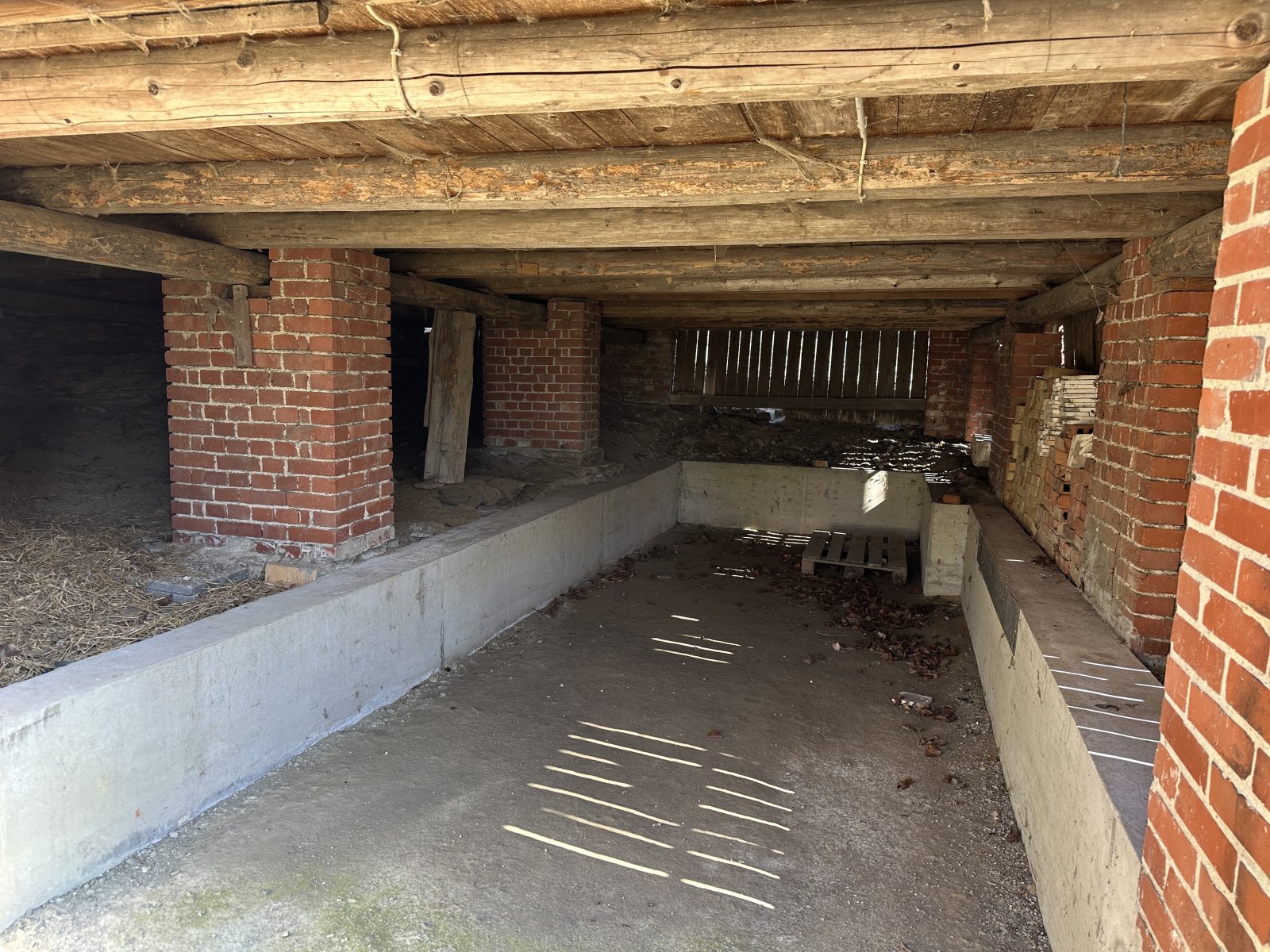 Carport unter Scheune