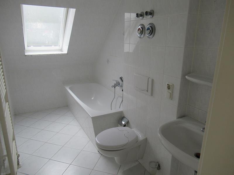 Tageslichtbad mit Wanne