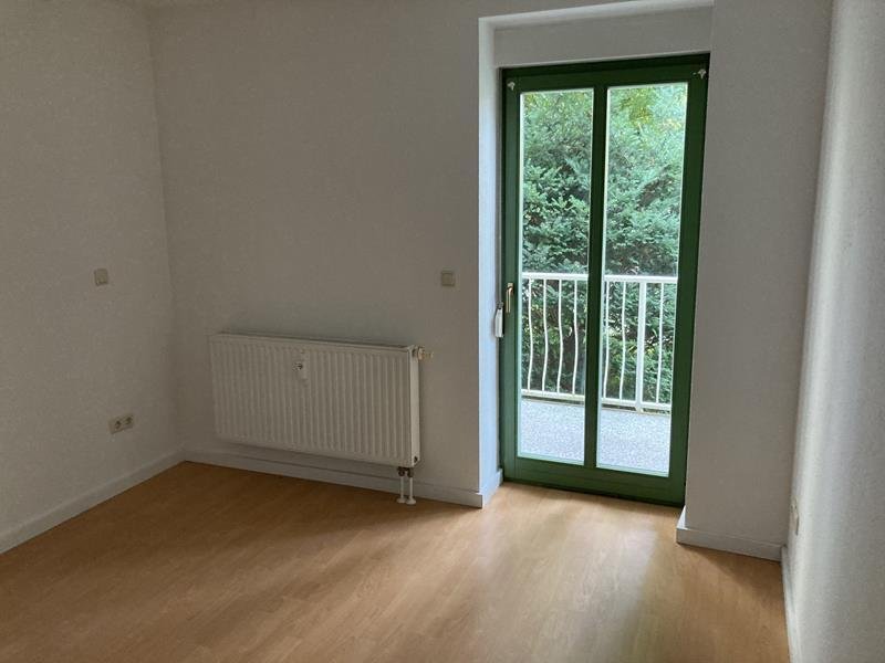 Schlafzimmer mit Zugang zum Balkon