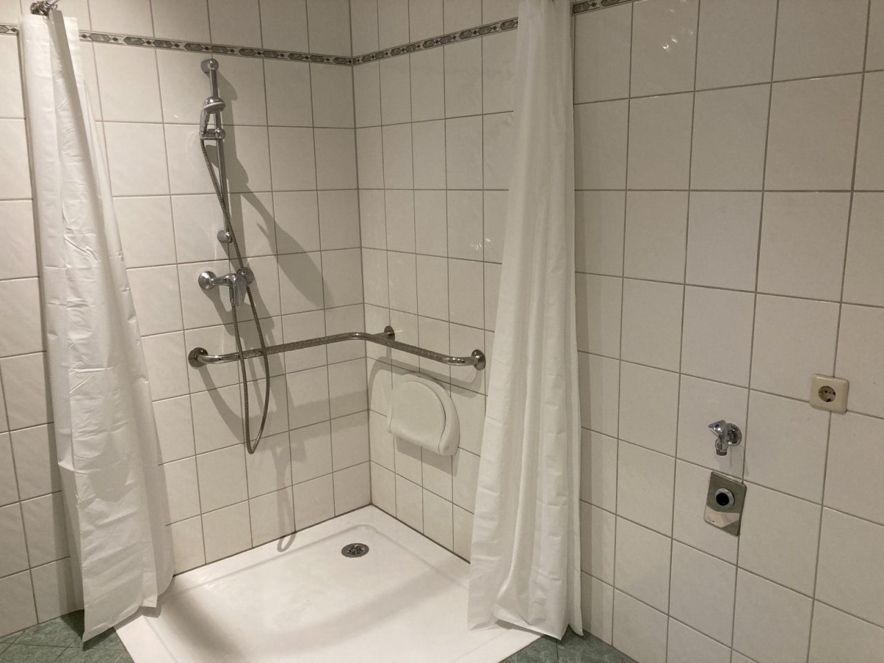 Bad mit ebenerdiger Dusche 