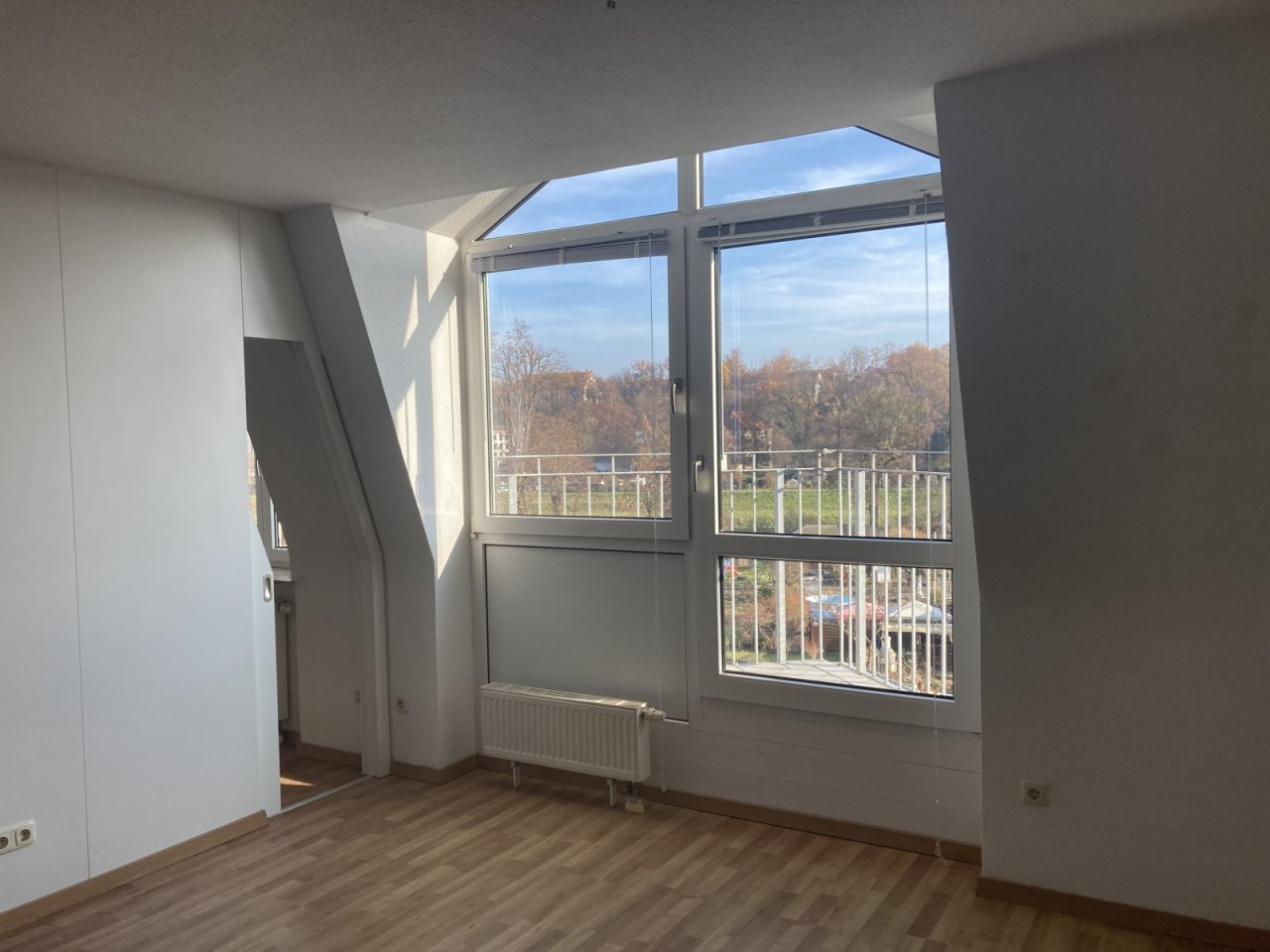 helles Wohnzimmer, Zugang Balkon helles Wohnzimmer, Zugang Balkon