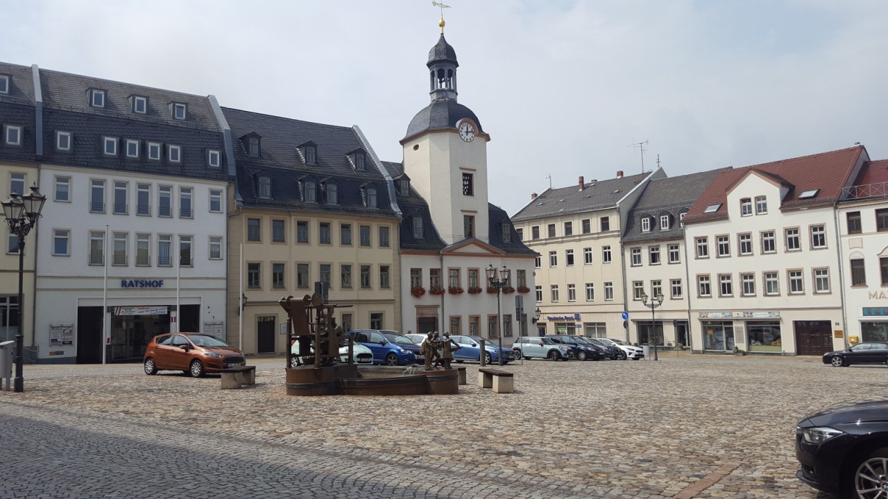 Marktplatz mit Rathausturm Marktplatz mit Rathausturm