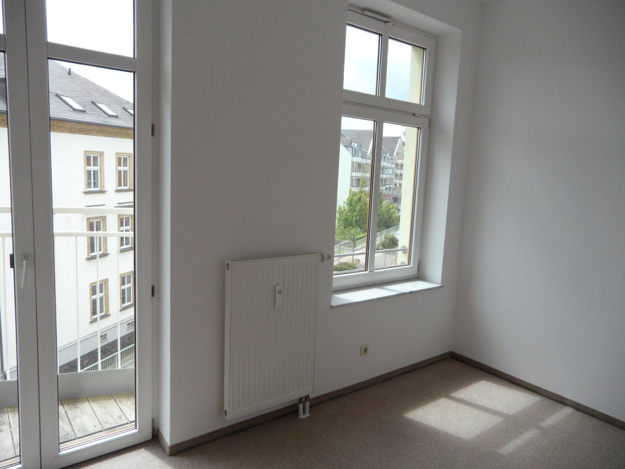 Schlafzimmer mit Zugang zum Balkon Schlafzimmer mit Zugang zum Balkon