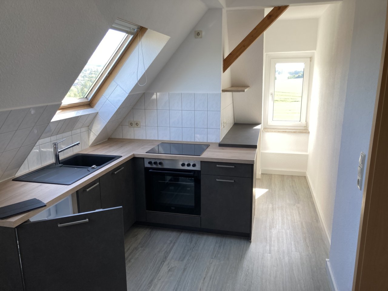 Küchennische mit neuer Einbauküche