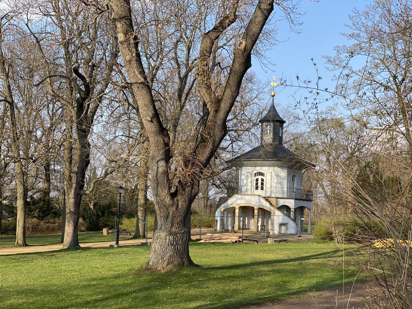 Teehaus im Schloßpark Teehaus im Schloßpark
