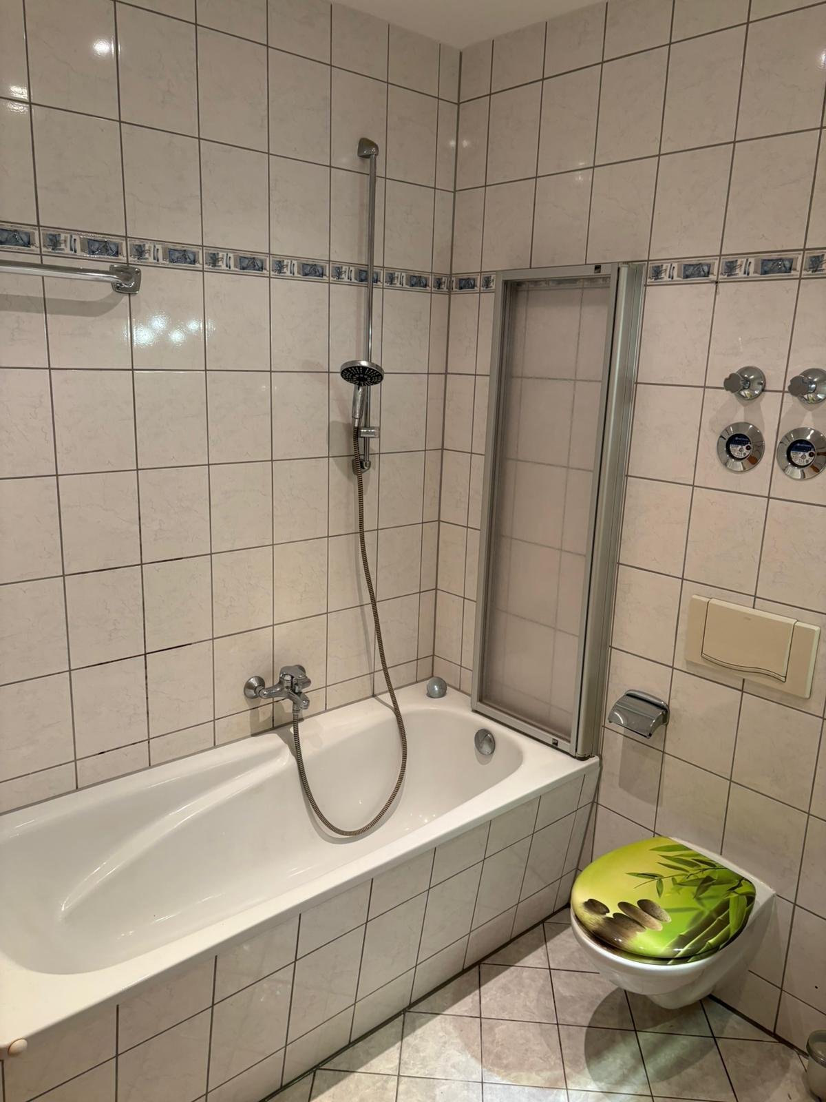 Bad mit Wanne Bad mit Wanne