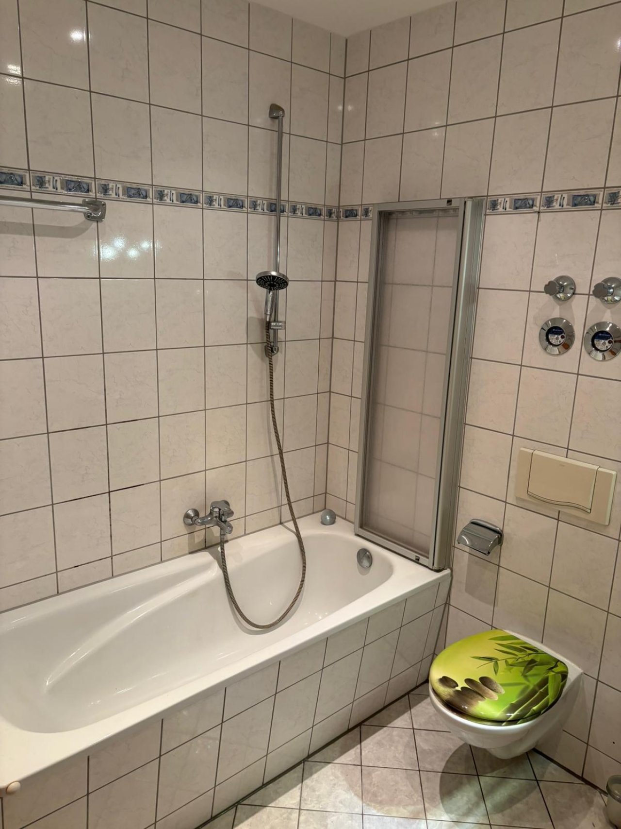 Bad mit Wanne Bad mit Wanne