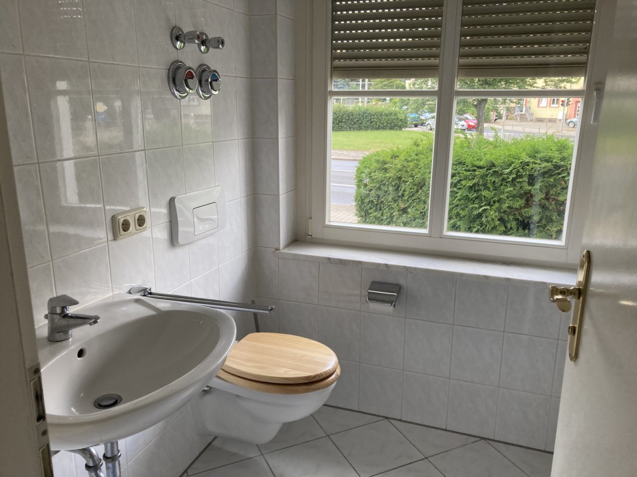 Tageslichtbad mit Wanne