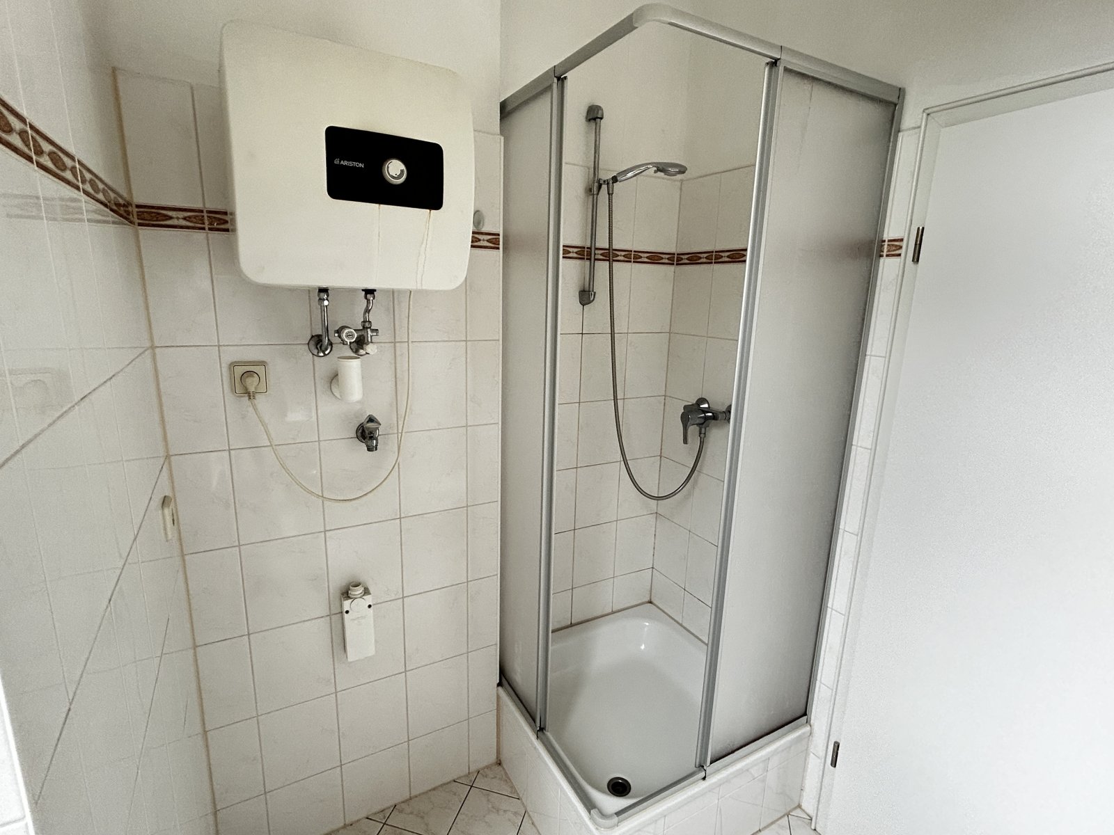 Bad mit Dusche ... Bad mit Dusche ...