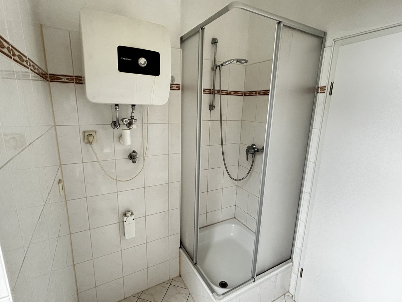 Bad mit Dusche ...